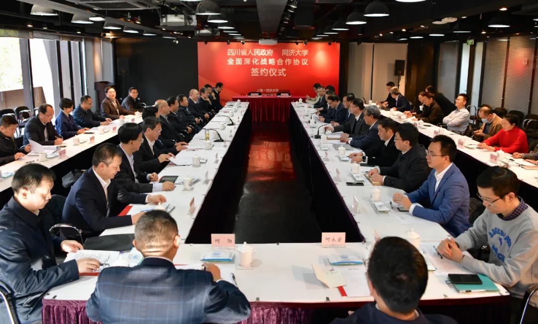 宜宾市委书记刘中伯,省委组织部副部长,省公务员局局长陈冠松,省教育