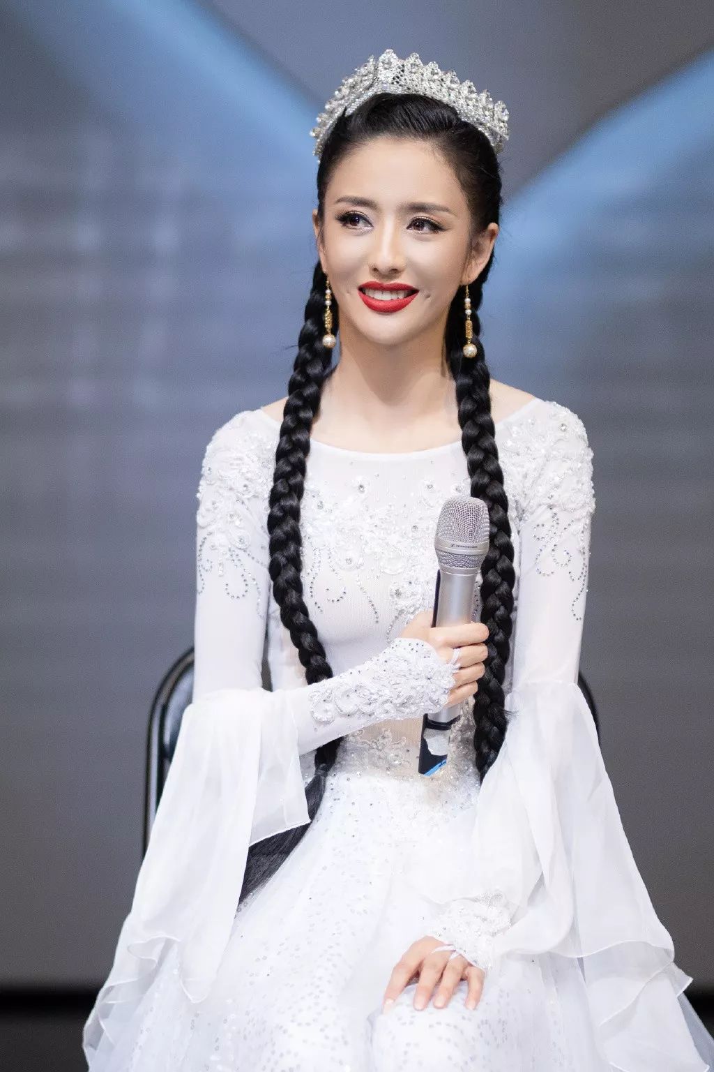 佟丽娅主持春晚遭反对?刘昊然靠陈思诚才有今天?
