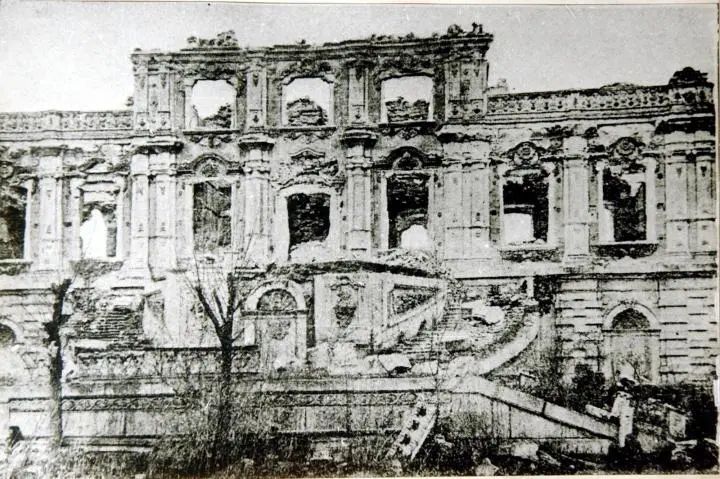  这是《圆明园旧迹图》中收集的被毁之后的圆明园海晏堂照片局部。新华社发