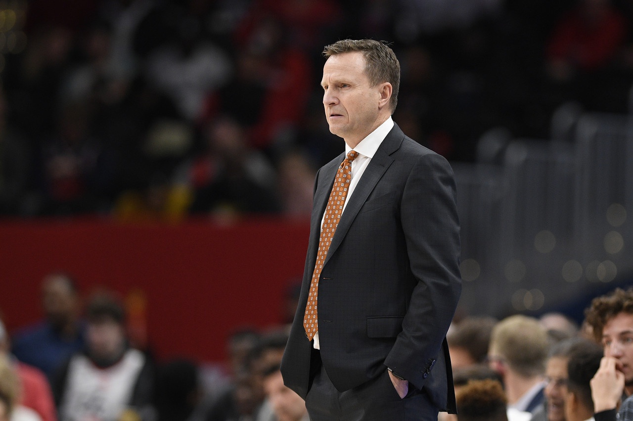 布鲁克斯:四后卫阵型对我们帮助很大 马辛米攻防都很出色