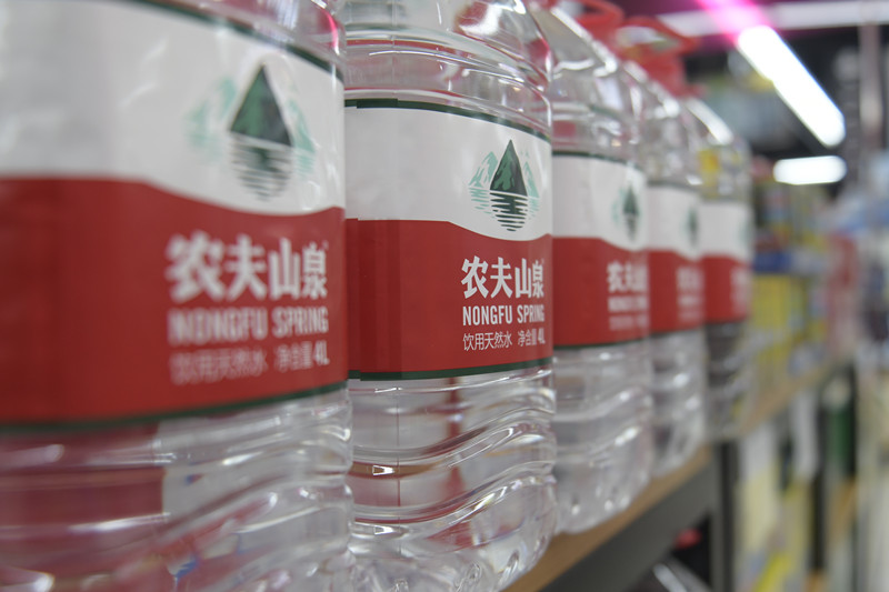 农夫山泉"毁林取水"罗生门背后:瓶装水江湖激战|雀巢_新浪财经_新浪网