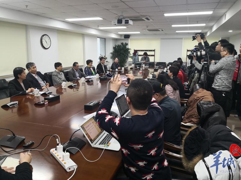 视频|84岁钟南山在一线:一口气做10个引体向上的老人累到睁不开眼
