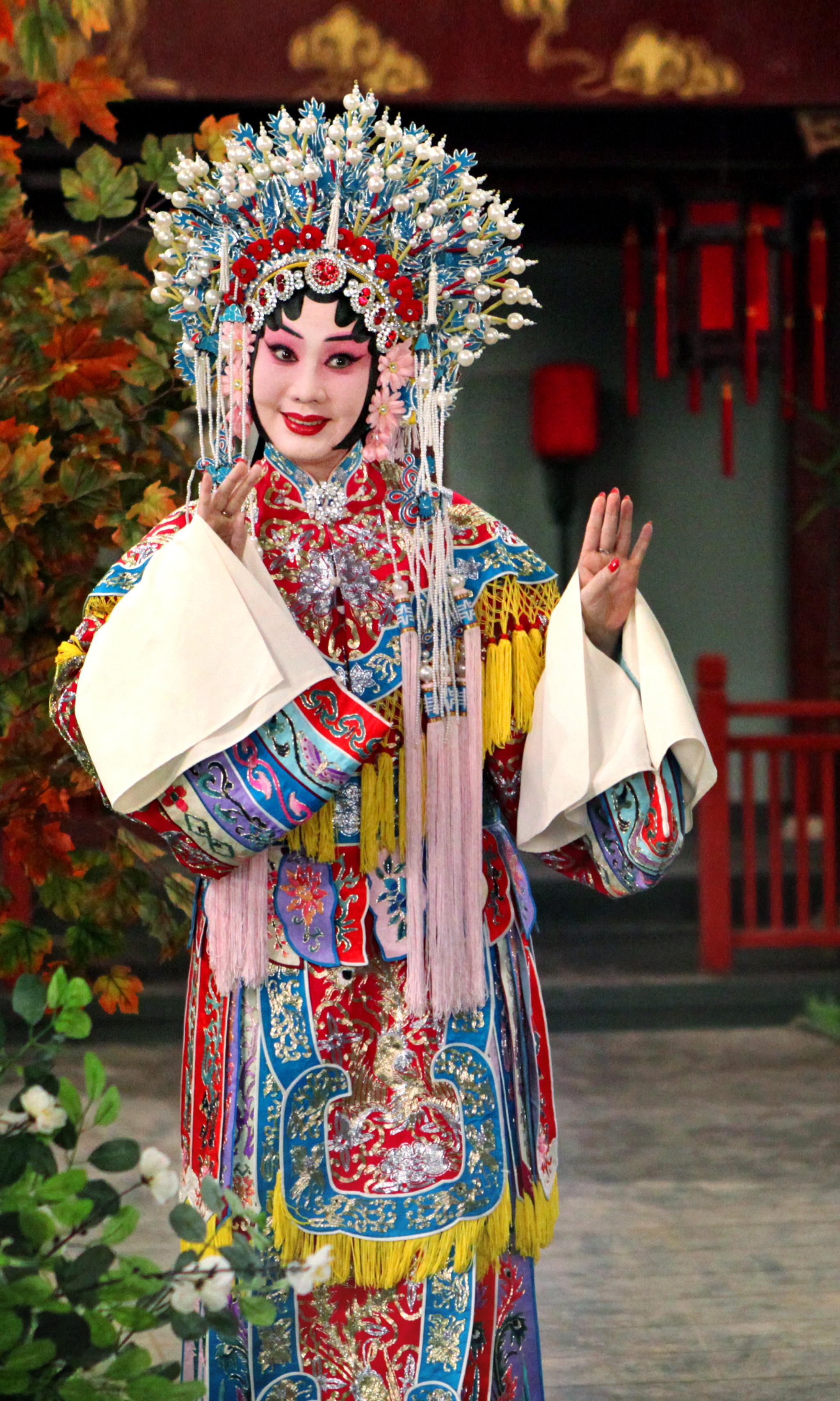 王蓉蓉宋王赵光义率郡主柴媚春到边关射猎,被辽将所擒.