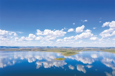     内蒙古兴安盟近些年抓生态建设，走上绿富同兴的发展新路。图为近日拍摄的位于科尔沁右翼前旗境内的察尔森水库。新华社发（毕力格摄）  
