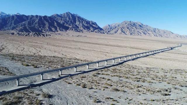 格库铁路全线通车我国新增一条进出新疆铁路大通道