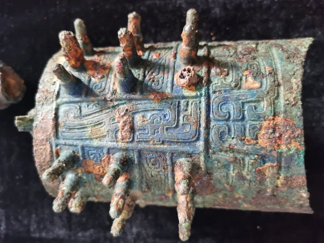 山西北白鹅春秋大墓出土大量青铜器似与虢国和芮国有关