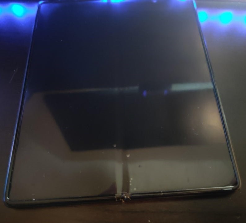 IT之家|三星Z Fold 2的Flex模式可能会损坏设备屏幕保护膜,导致产生气泡