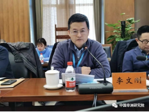图为李文刚在发言