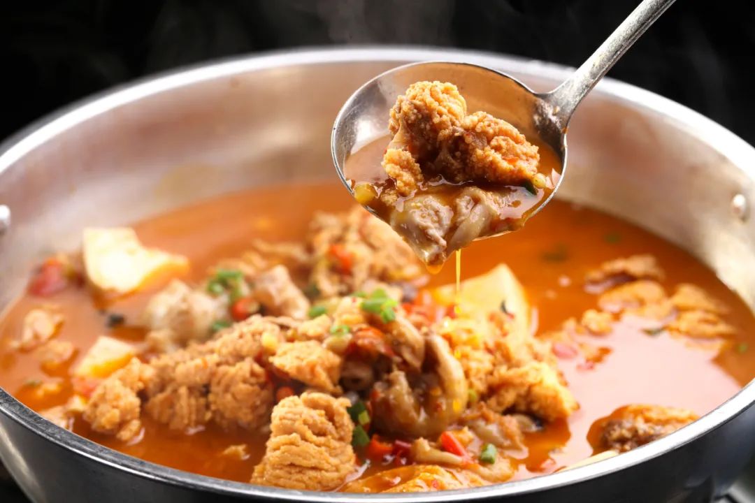 荆州鱼杂火锅与鱼糕.摄影/yaobbao02