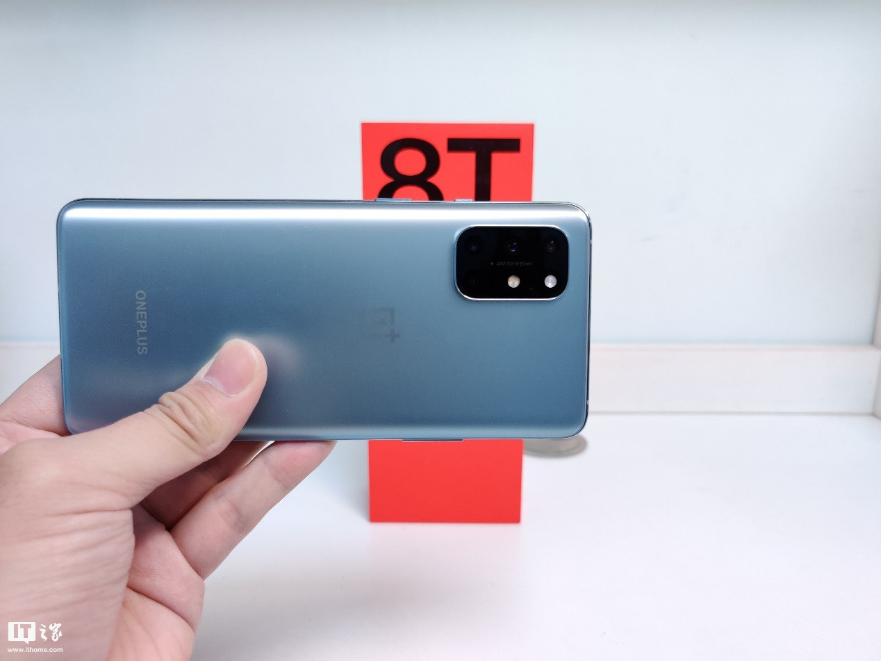 4800 万主摄   1600 万超广角   500 万微距   200 万黑白摄像头的