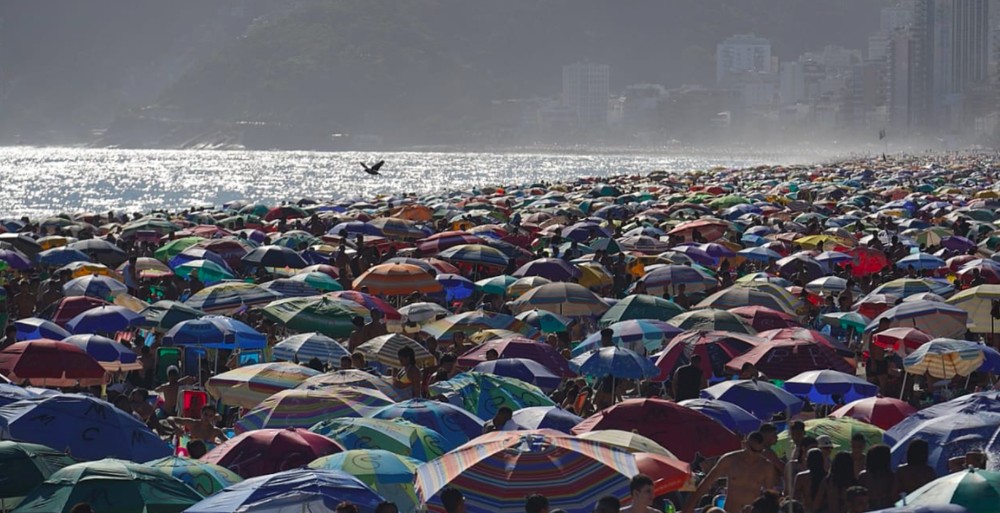 巴西里约热内卢地区收紧防疫管控措施