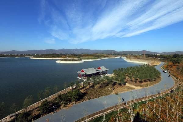 图为北京市南水北调团城湖调节池