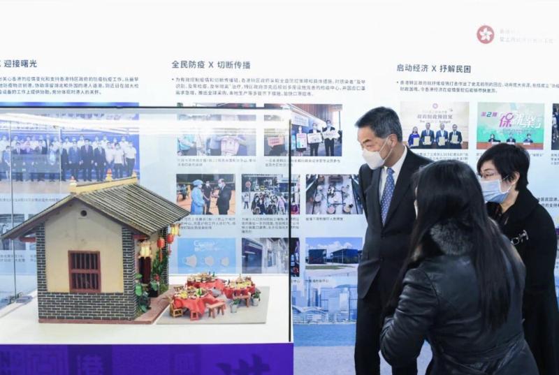 梁振英都来看了 隔离14天也要来上海 香港人带来40件神秘大礼 新浪新闻 梁振英都来看了 隔离14天也要来上海 香港人带来40件神秘大礼 新浪新闻