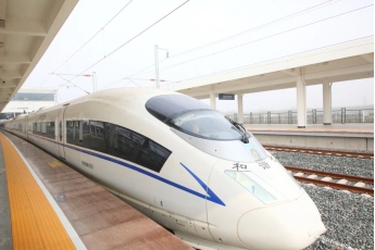 g8273次列车驶入淮安东站