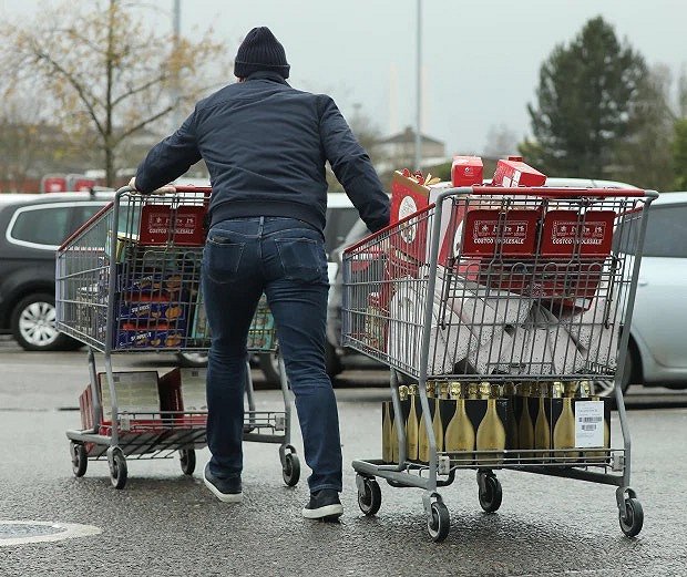 图片来源：《太阳报》