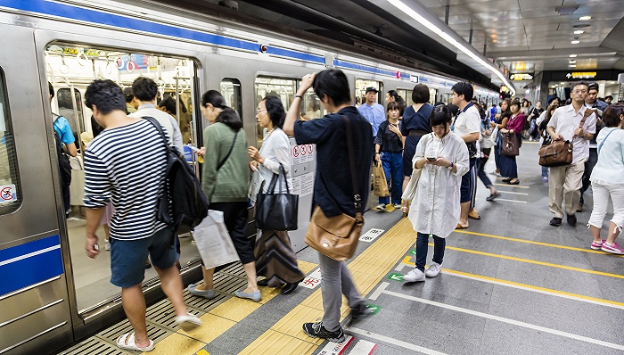 极端通勤人数超千万 城市打工人的上班之路究竟有多难？