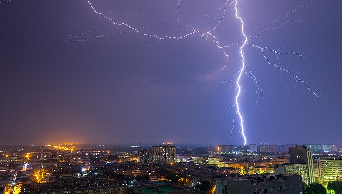 4倍牛股金力泰“爆雷”，实控人涉合同诈骗被刑拘，事发前突击套现3亿