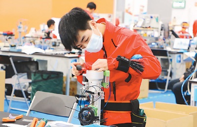聚焦首届全国技能大赛技能开启别样人生