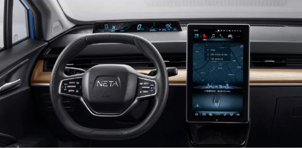 全触控13寸中央屏，图片来源：哪吒汽车