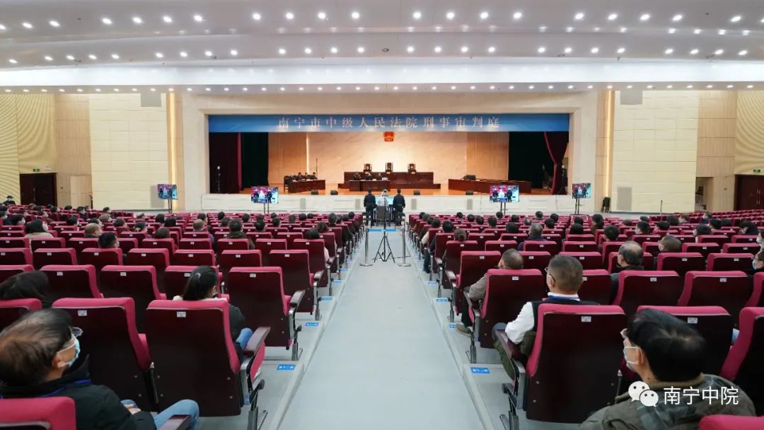 广西一出纳受审：被控贪污挪用公款1.69亿用于包养情人购车等