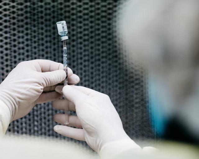 辉瑞疫苗在美国接种开始后又出意外 一些疫苗被白白扔掉