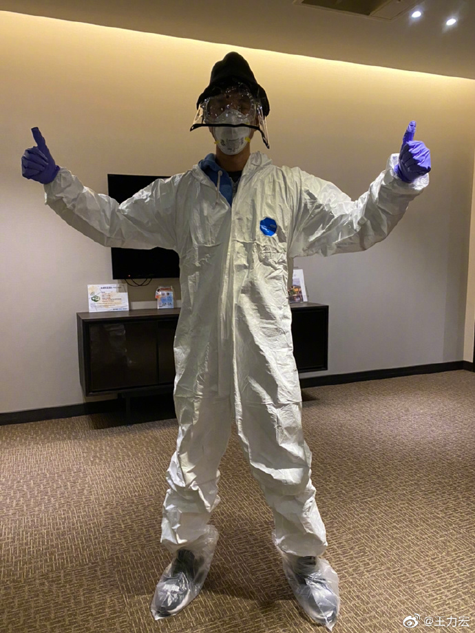12月1日,王力宏在其个人微博发布隔离照片. 图片来自@王力宏