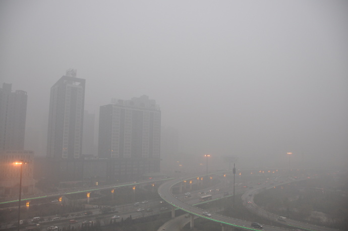 西安雾霾天气已经连续多日.圆顶山人笑笑晓 图