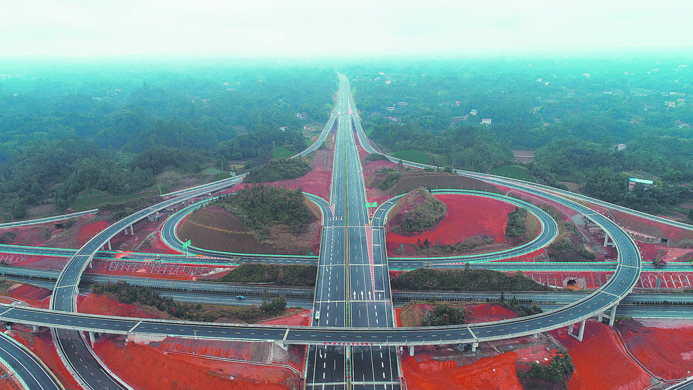 图为成宜高速公路中峰寺枢纽互通 新华社发