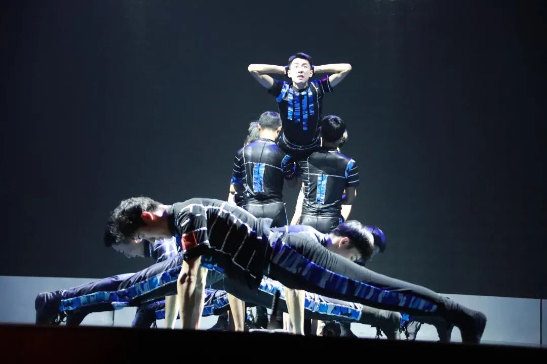 编辑排版:李淑涵图文来源:济南大学党委宣传部,音乐学院审核:张伟