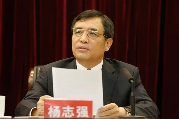 杨志强1955年11月生,山西万荣人,他长期任职金川有色金属公司,2001年