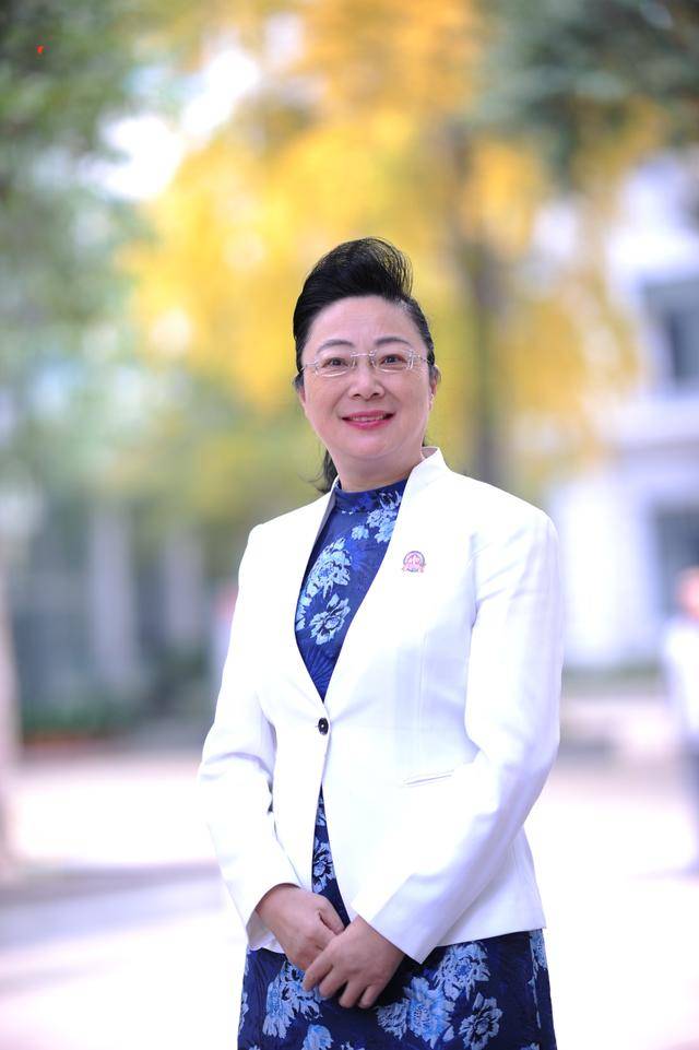 她的世界麦浪金黄 南京一中全能老师黄侃获评"2019感动秦淮教育人物"