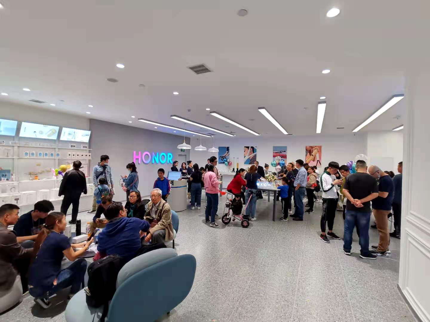 脱离华为后“新荣耀”密集布局线下网络 供应链正与高通接触