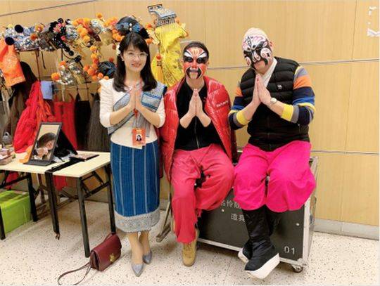 多语种网红主播探班2020春晚彩排 【博狗扑克】多语种网红主播探班2020春晚彩排