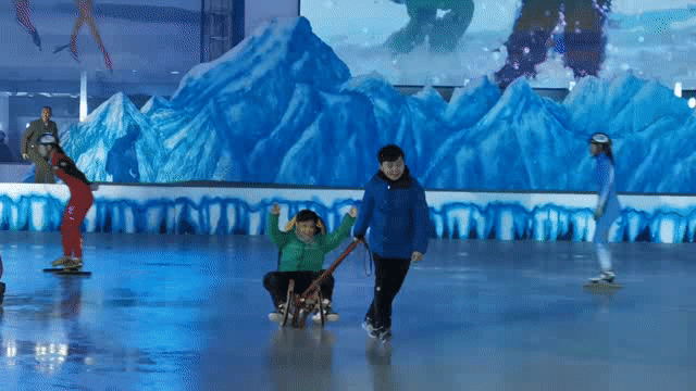 “我先拉你，待会儿你再拉我！”长城网记者 高祎男 摄