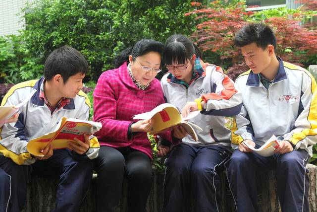 她的世界麦浪金黄南京一中全能老师黄侃获评2019感动秦淮教育人物