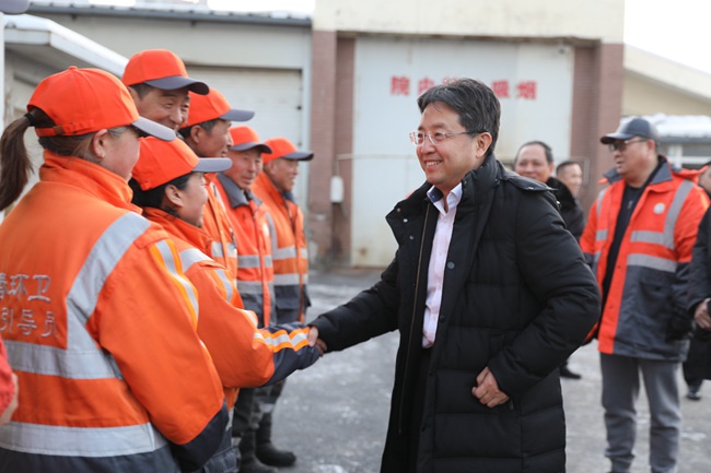 长春市净月高新区管委会主任曲国辉走访慰问环卫工人