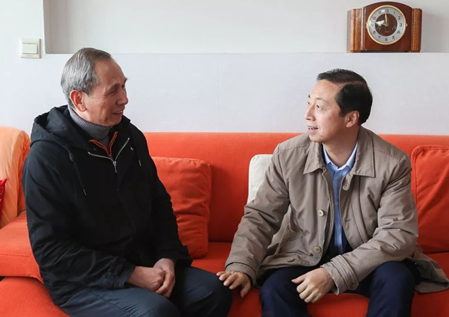 集团总经理,副董事长,党委副书记蔡申康等集团领导看望慰问了老同志