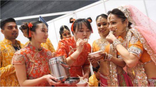 多语种网红主播探班2020春晚彩排 【博狗扑克】多语种网红主播探班2020春晚彩排