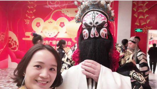 多语种网红主播探班2020春晚彩排 【博狗扑克】多语种网红主播探班2020春晚彩排