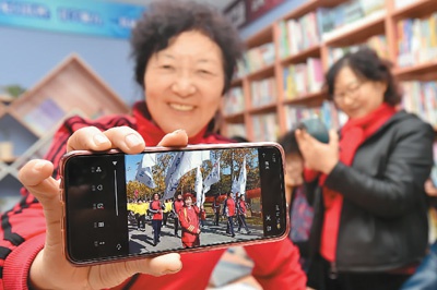 人民日报海外版：智能时代 如何让老年人生活得更从容？