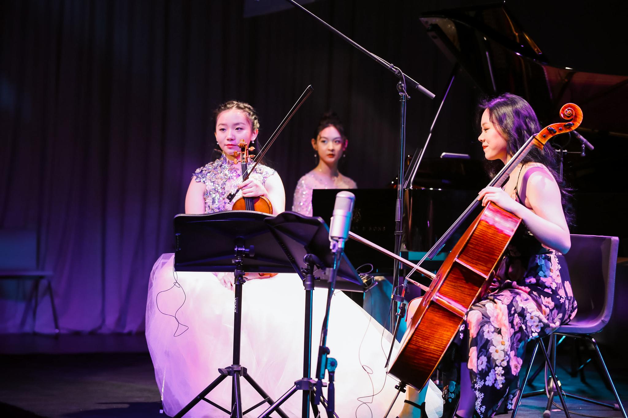 王雅伦,苏千寻,娜米萨·孙.