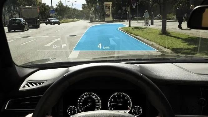 ▲苹果汽车 AR 挡风玻璃概念图|Patently Apple