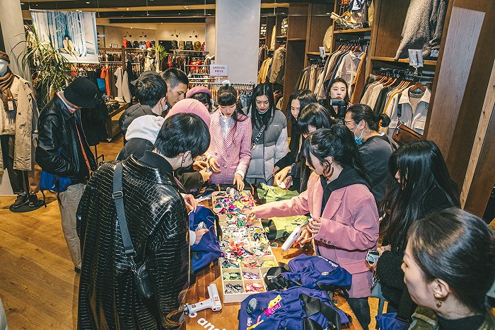 niko and ．．． THE LAB开店首个周末到店顾客。图片来源：niko and ．．．