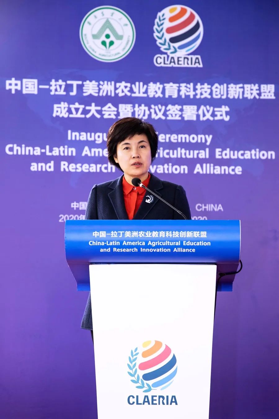 我校校长刘雅红致欢迎辞