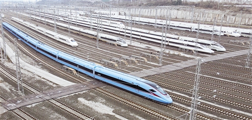 新型"复兴号"首次亮相西南地区