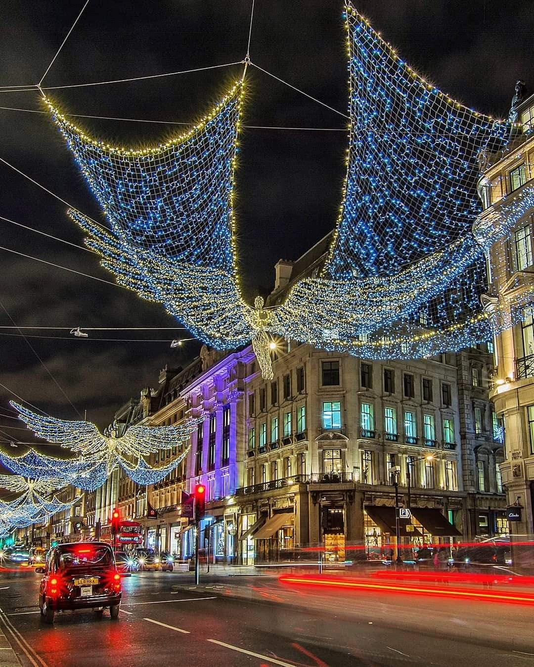 圣诞节临近，伦敦街头人员稀少，但店铺依旧在“tier4”封锁下开放 图源：社交媒体