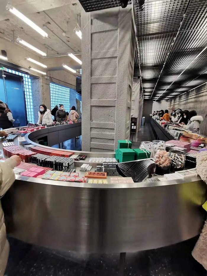 图：工作日下午的HARMAY话梅北京三里屯店（投中网实拍）