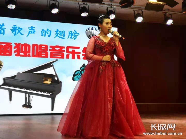 乘着歌声的翅膀平山高二学生李子涵举办独唱音乐会