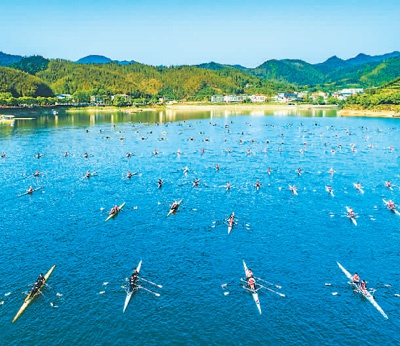 石林镇举办"百舸争流"赛艇比赛.  余诗祥摄