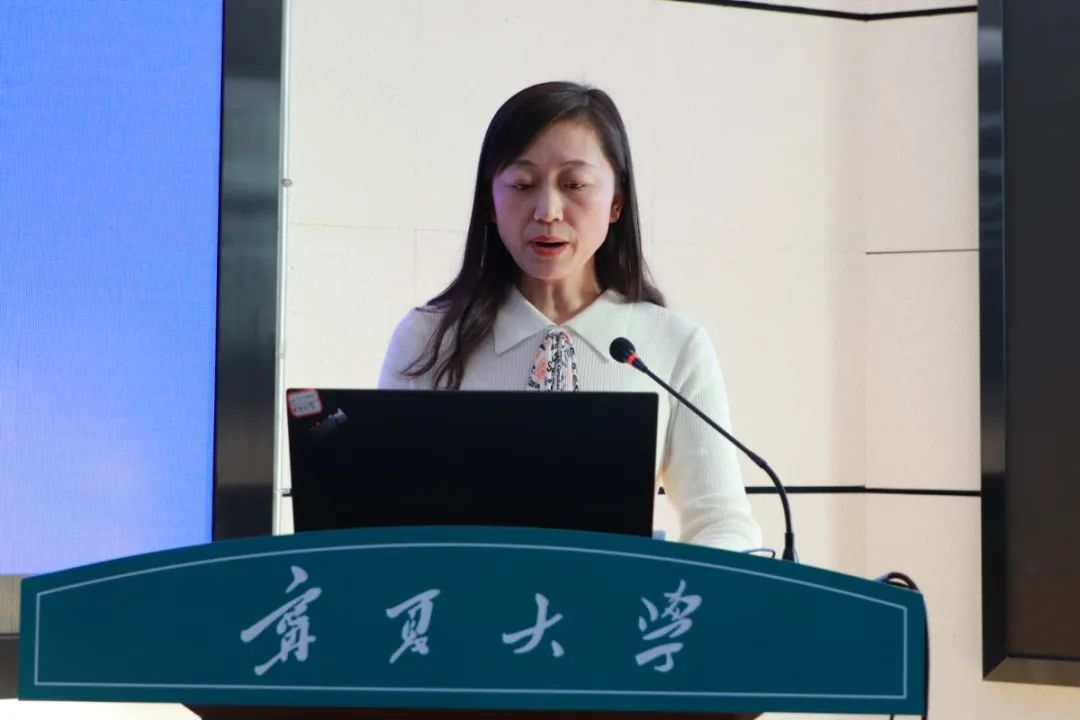 流基层教学组织获得团队代表,化学化工学院任永胜和外国语学院朱海燕